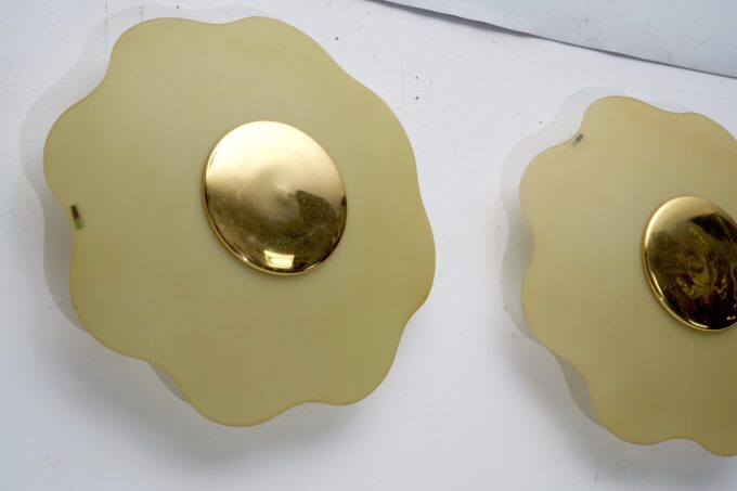 Set of three wall lamps by Fabbian in murano glass and brass. Italy 1970s